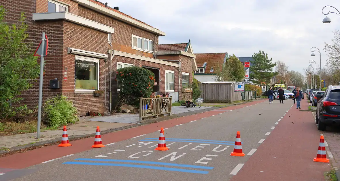 Automobilist rampt tuinhek en schept fietser - Foto 8