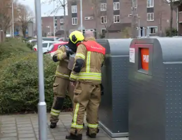 Klein brandje in container snel geblust