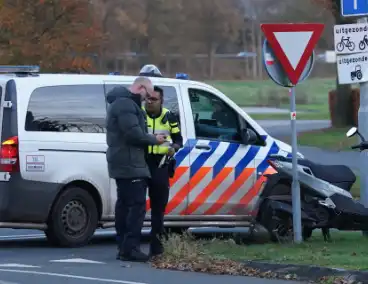 Botsing tussen auto en scooter leidt tot ongeval