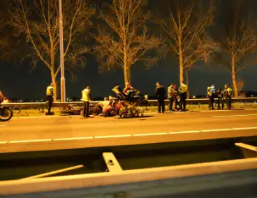 Ernstig ongeval met motor en auto op snelweg