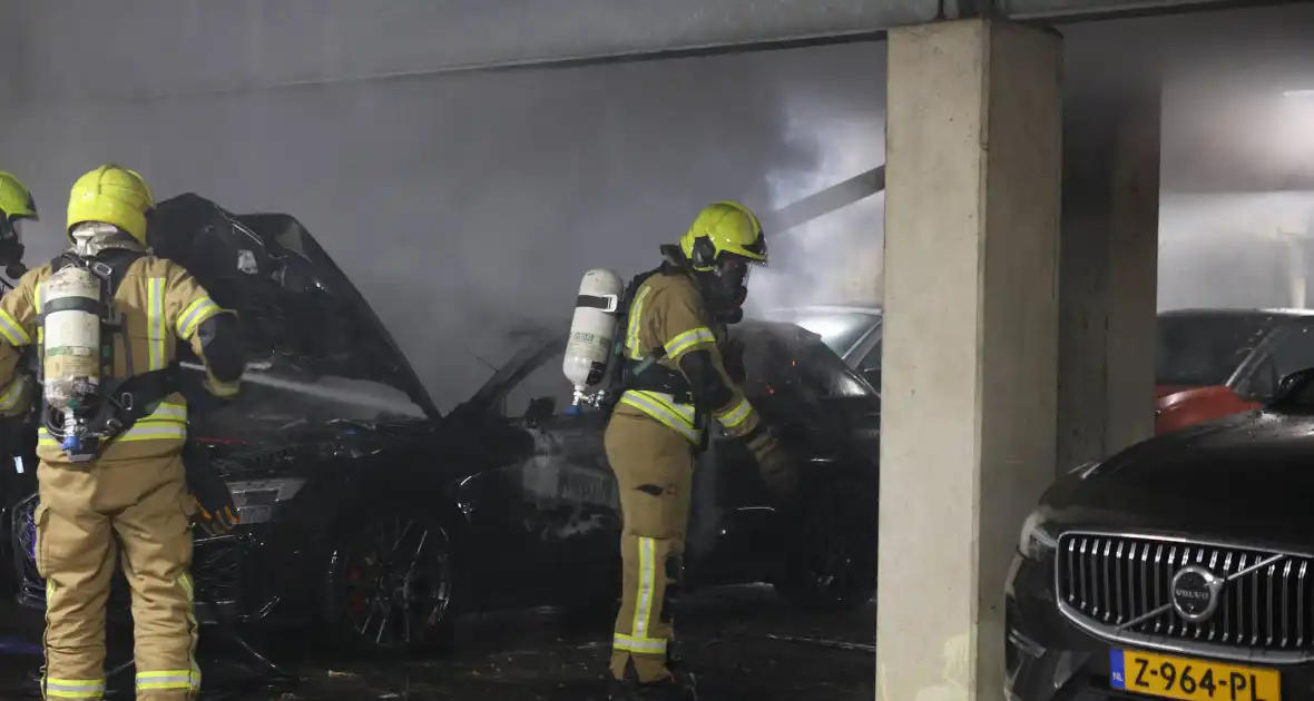 Industriebrand verwoest voertuigen in garage
