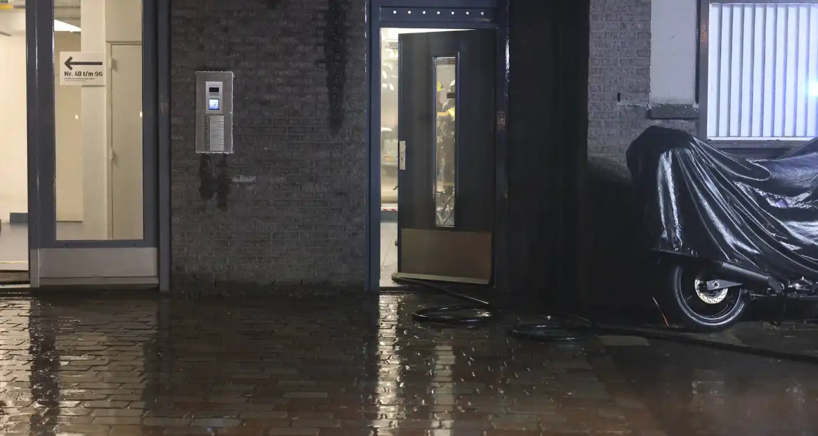 Industriebrand verwoest voertuigen in garage - Foto 12