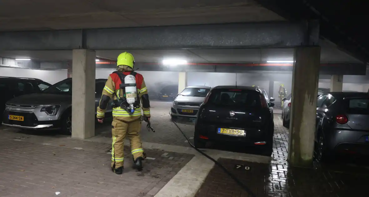Industriebrand verwoest voertuigen in garage - Foto 5