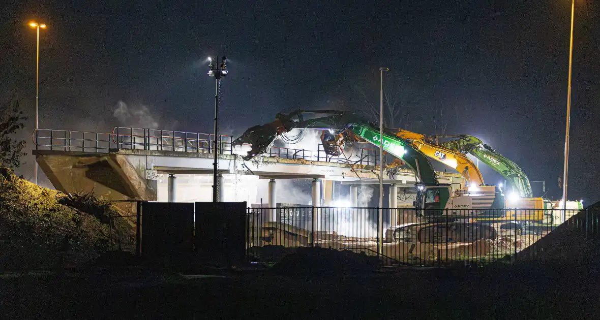 Sloop van viaduct Slagmolen over rijksweg - Foto 5