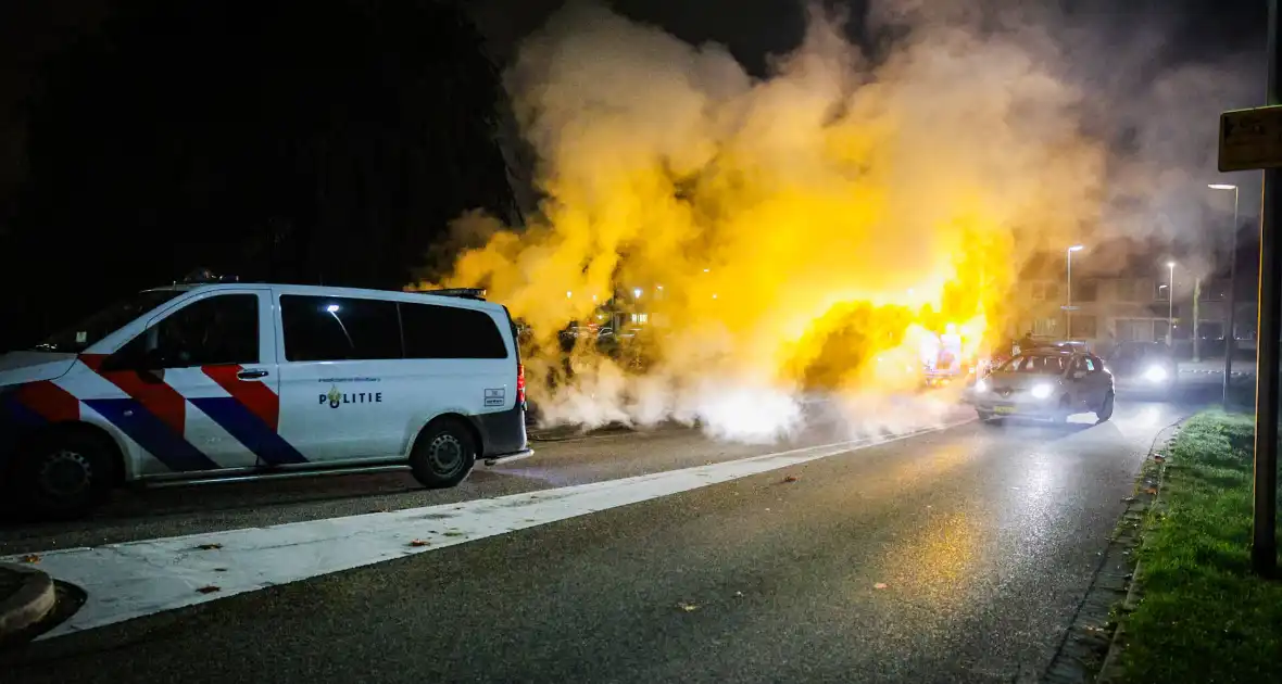 Brand in kledingcontainer veroorzaakt rookwolken - Foto 12