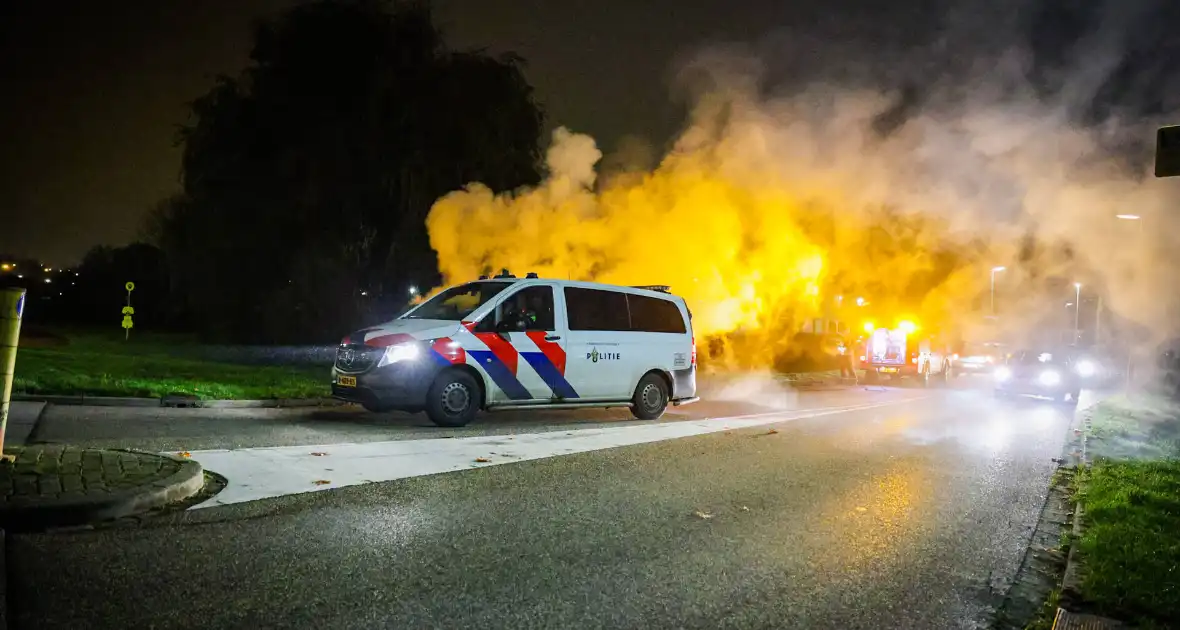 Brand in kledingcontainer veroorzaakt rookwolken - Foto 17