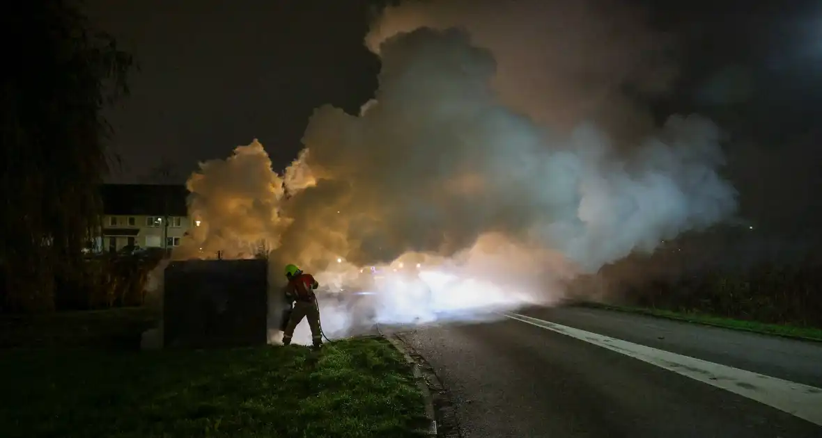 Brand in kledingcontainer veroorzaakt rookwolken - Foto 8