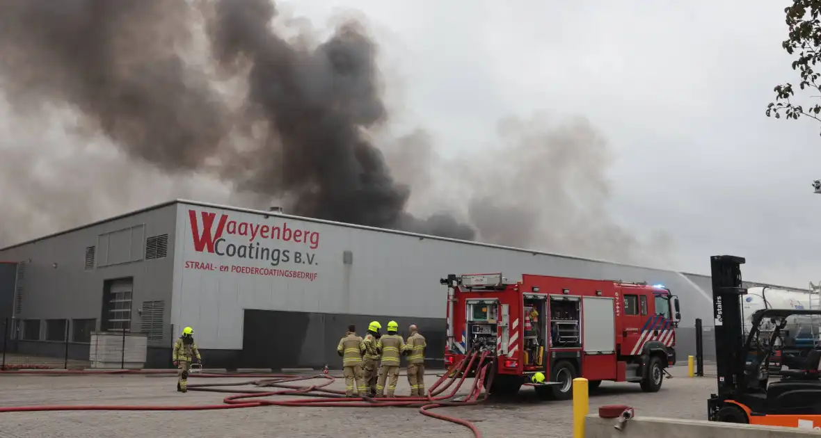 Grote brand in coatingsbedrijf veroorzaakt rookontwikkeling