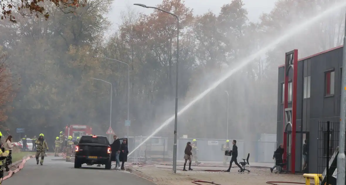 Grote brand in coatingsbedrijf veroorzaakt rookontwikkeling - Foto 3