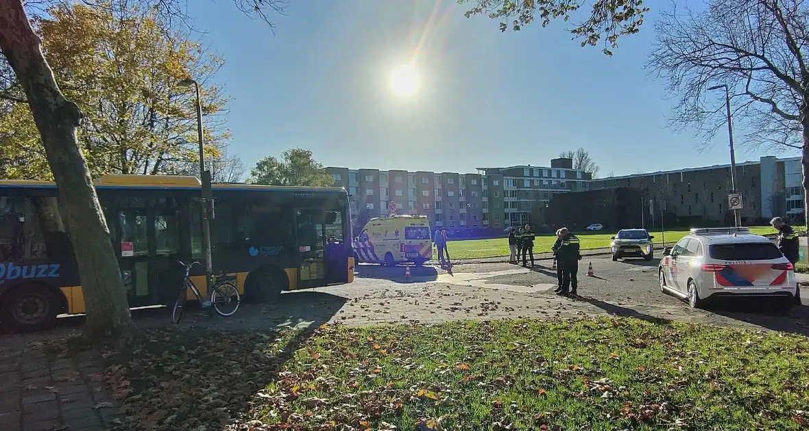 Fiets en auto beschadigd na botsing - Foto 6