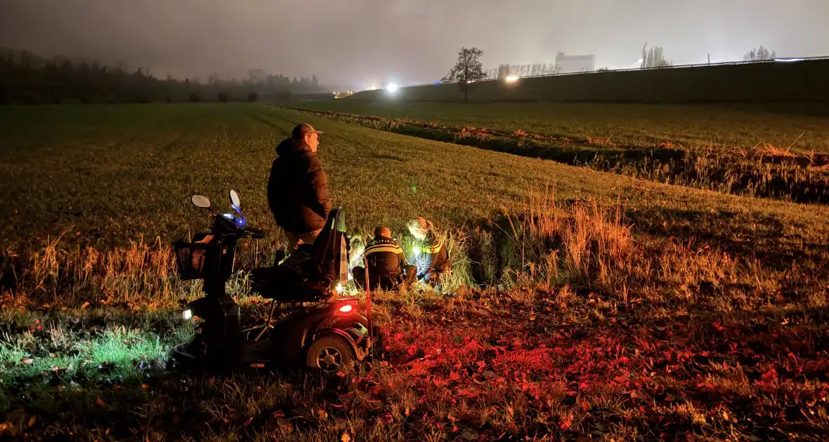 Scootmobielrijder raakt te water en gewond - Foto 1