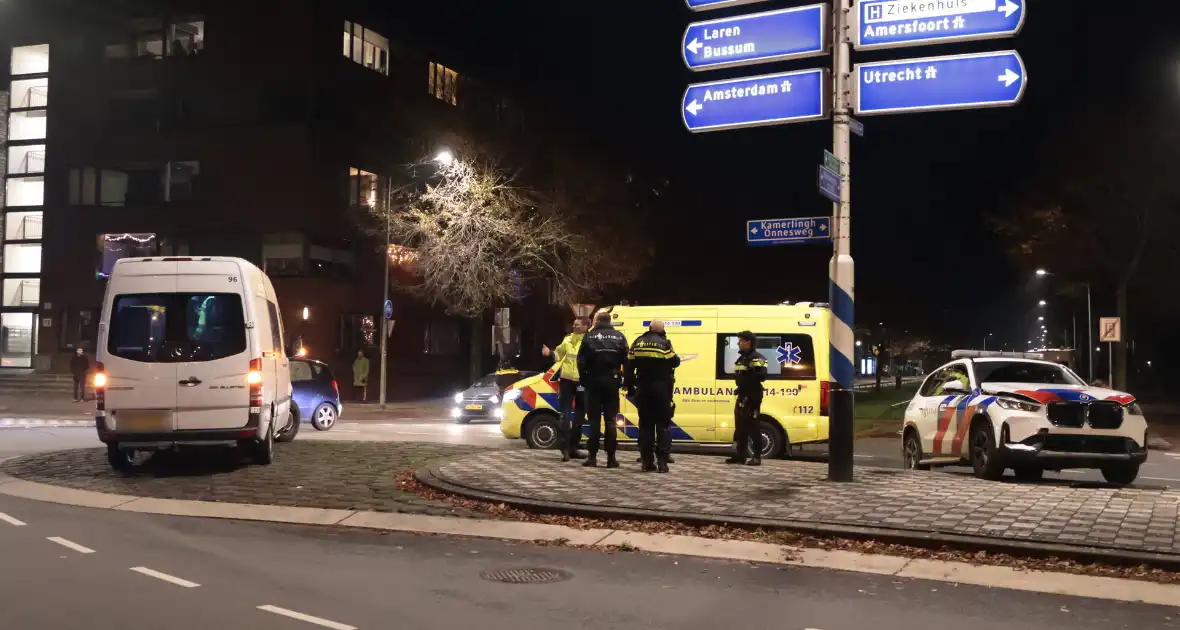 ongeval tussen politievoertuig en auto - Foto 9