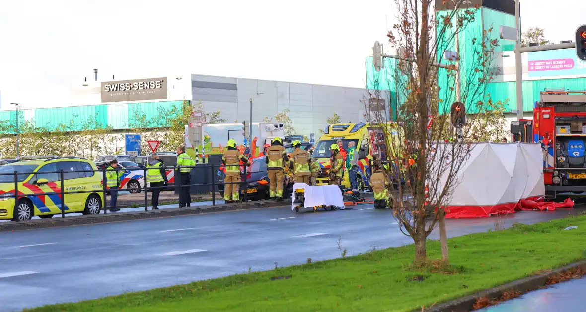 Bestuurder bekneld na ongeval - Foto 3