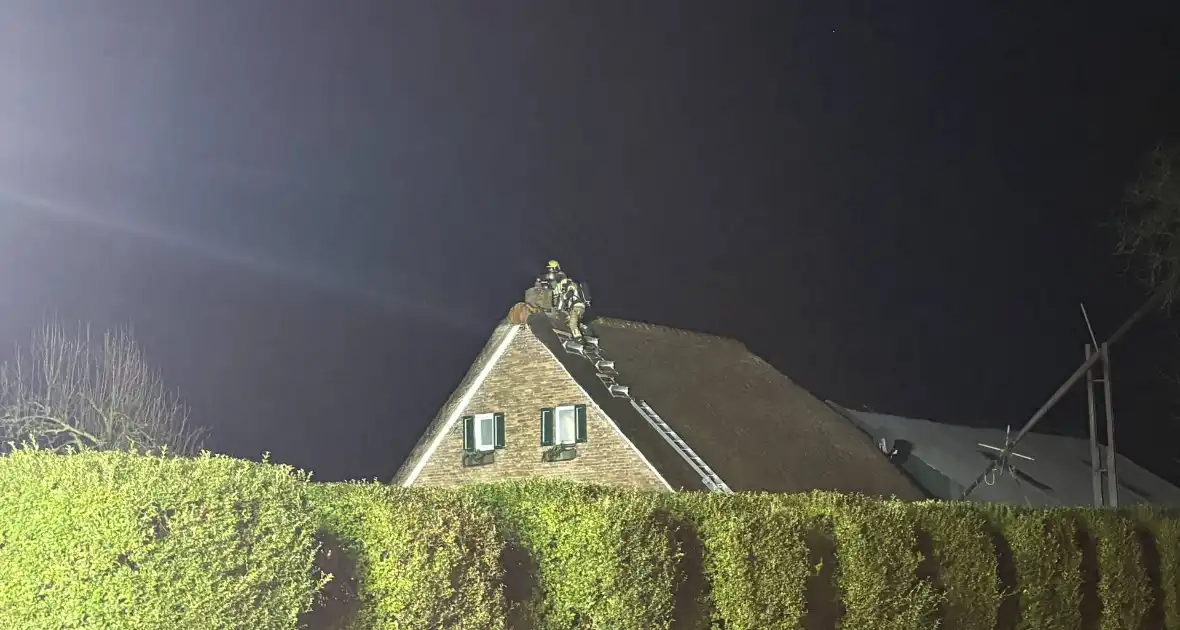 Brandweer ingeschakeld voor schoorsteenbrand - Foto 2