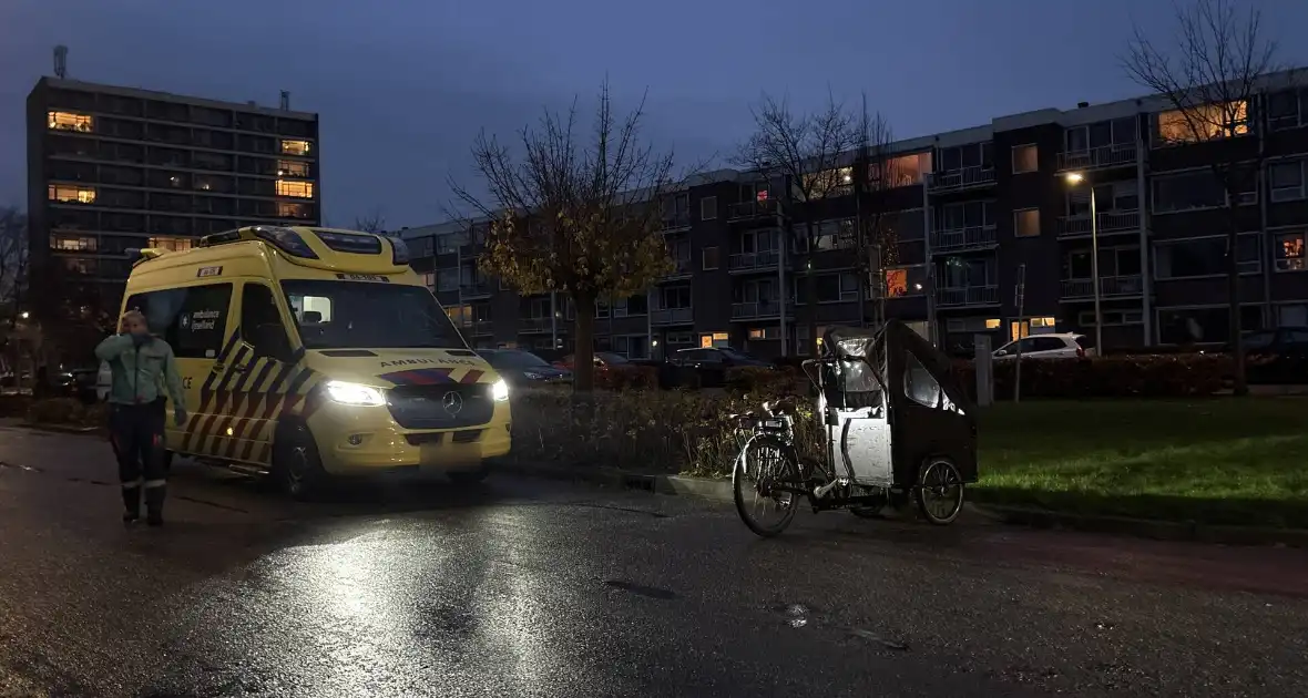 Aanrijding tussen auto en bakfiets leidt tot twee gewonden - Foto 1