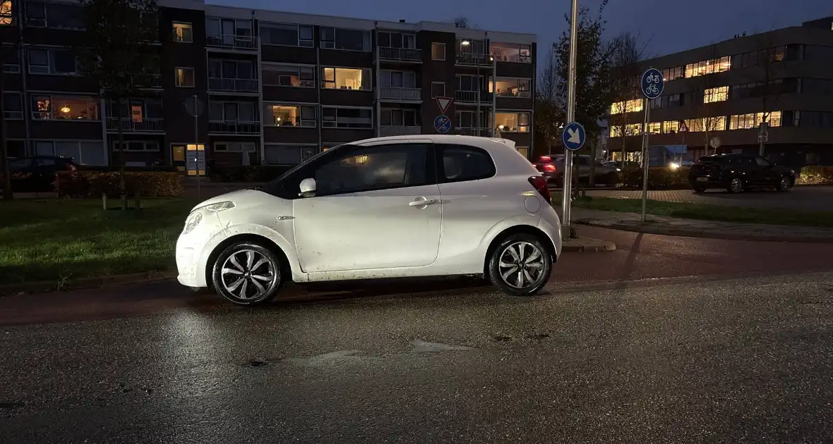 Aanrijding tussen auto en bakfiets leidt tot twee gewonden - Foto 2