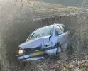 Auto raakt van de weg bij verkeersongeval