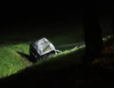 Auto in brand na ongeval, bestuurder overleden