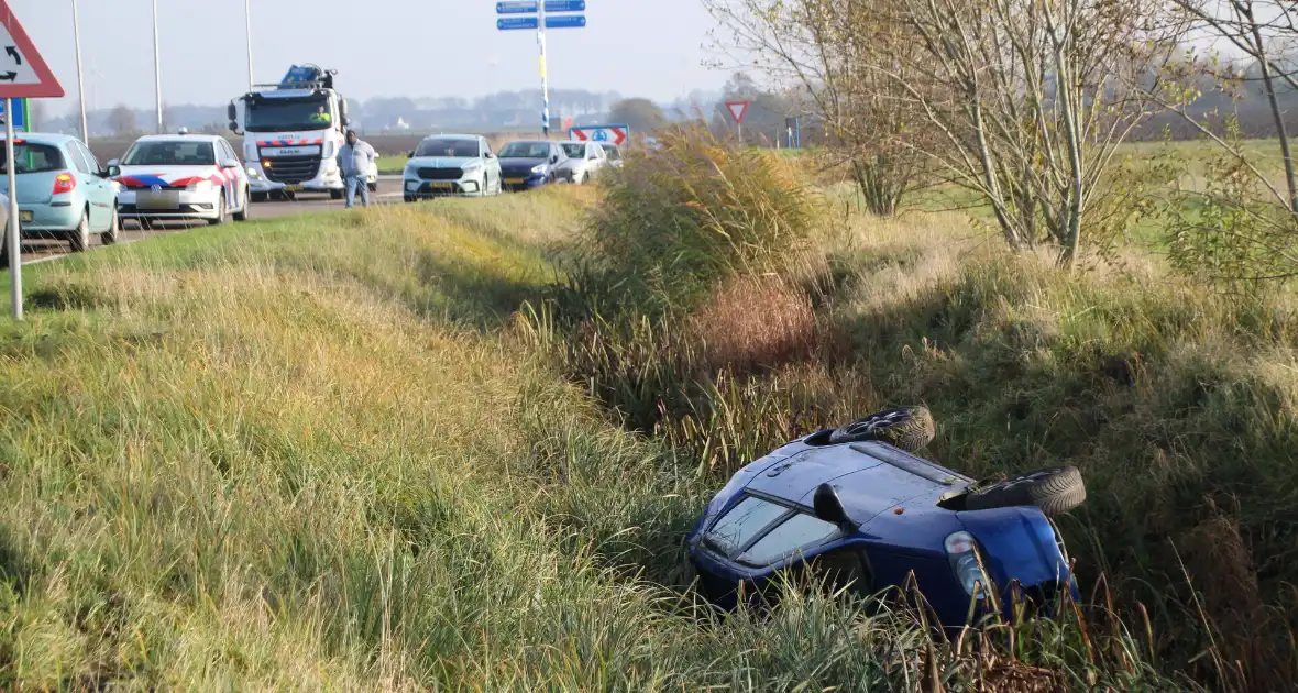 Grote inzet hulpdiensten bij voertuig te water