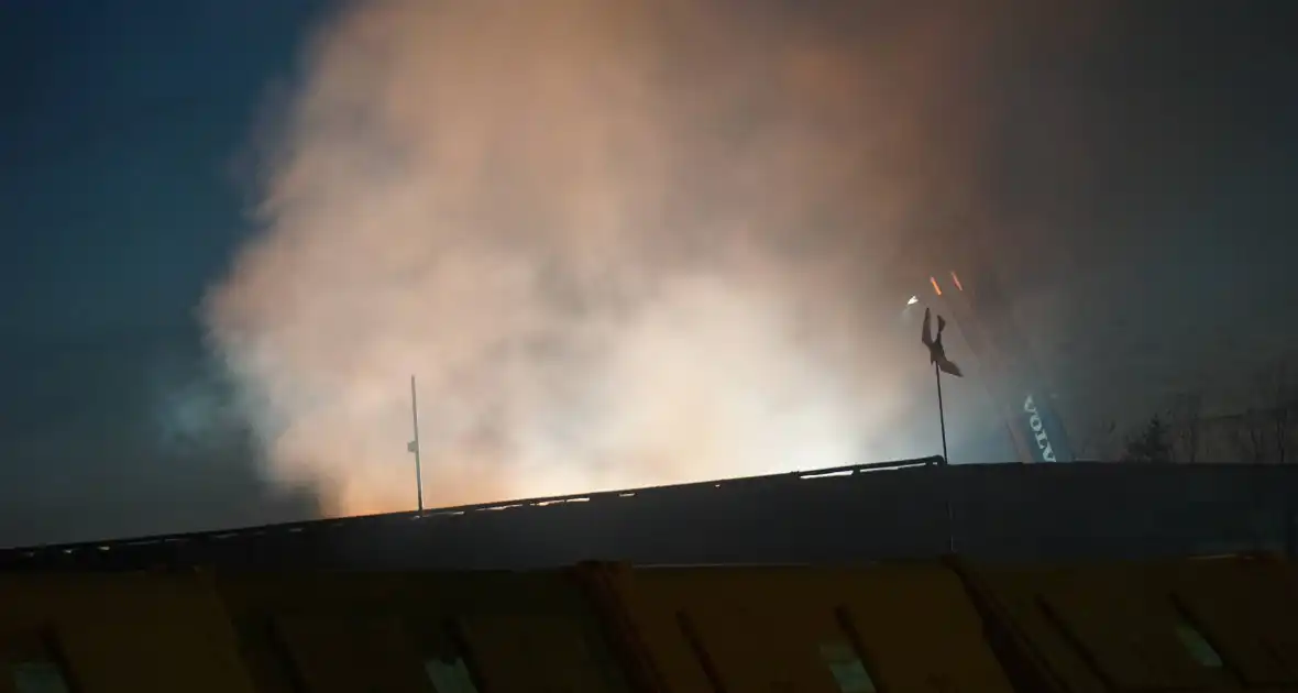 Flinke brand in plastic container bij afvalverwerker - Foto 8