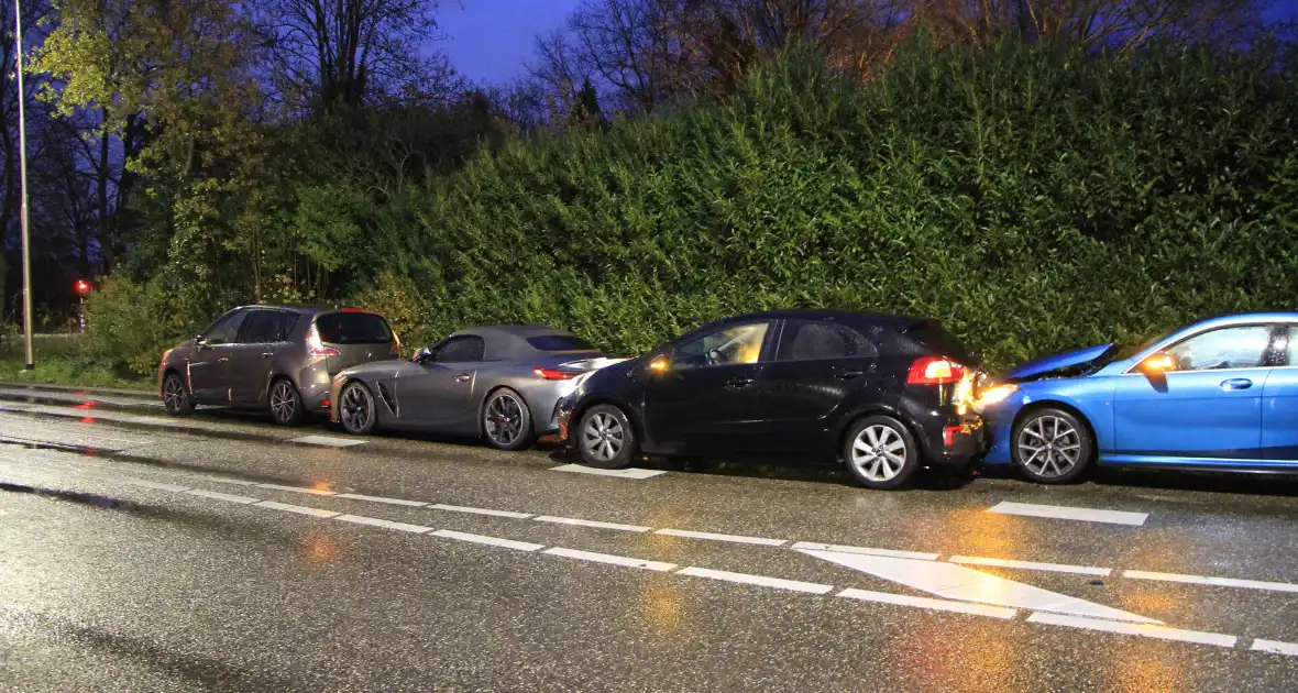 Kettingbotsing met vier voertuigen zonder gewonden - Foto 12