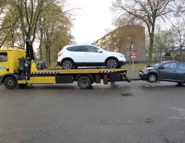 Kindje en bestuurder gewond bij aanrijding