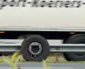 Vrachtwagen verliest wiel tijdens ongeval