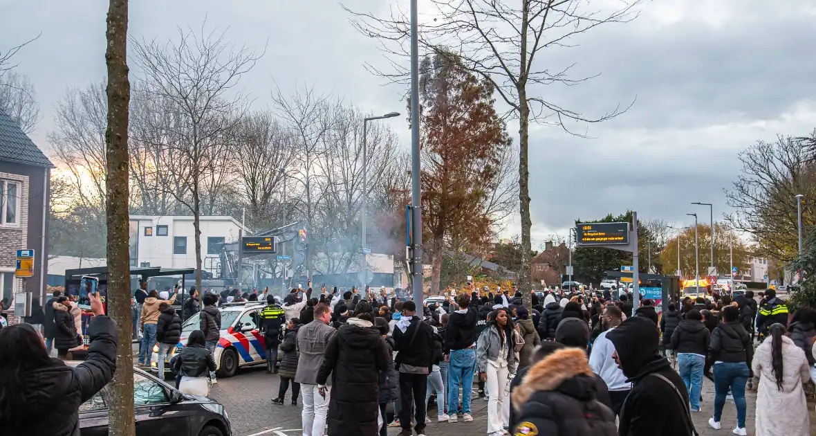 Gewonde na melding schietpartij bij uitvaart, verdachten op de vlucht