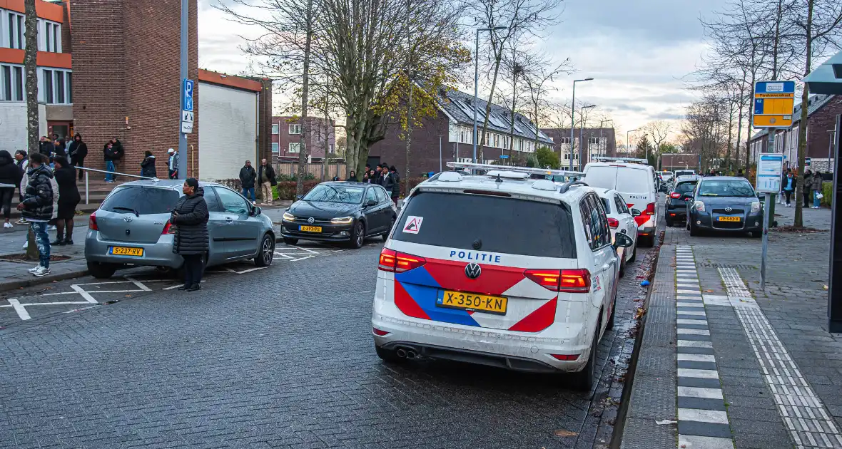 Gewonde na melding schietpartij bij uitvaart, verdachten op de vlucht - Foto 2