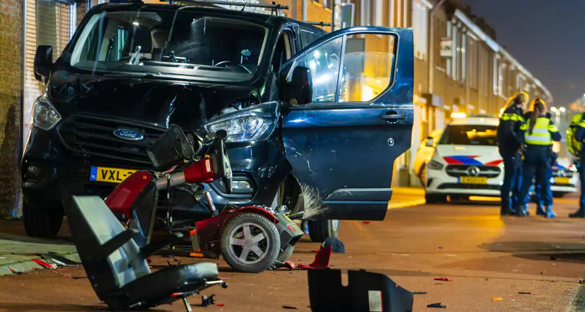Vrouw op scootmobiel zwaargewond na aanrijding - Foto 7