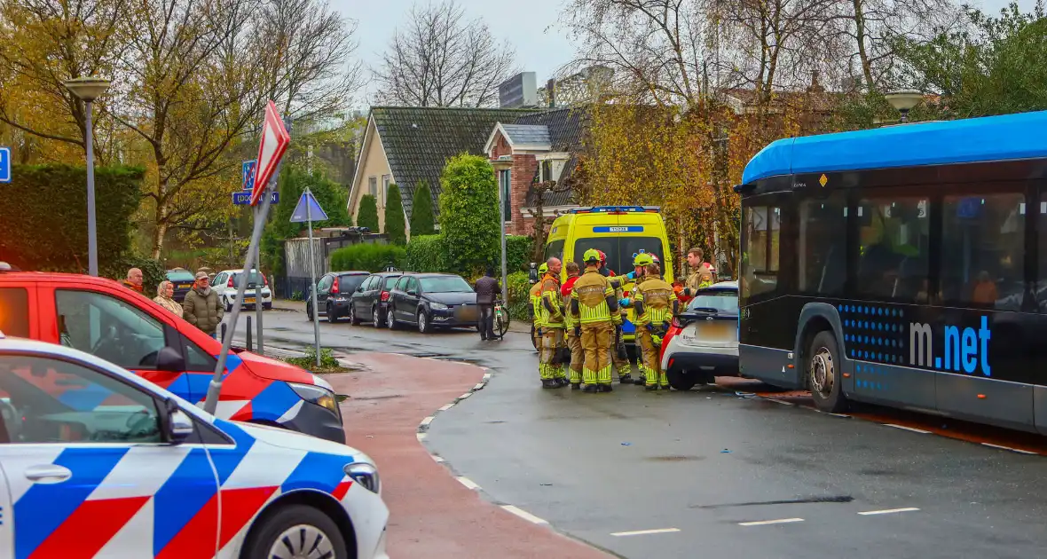 Aanrijding met stadsbus leidt tot gewonde - Foto 3