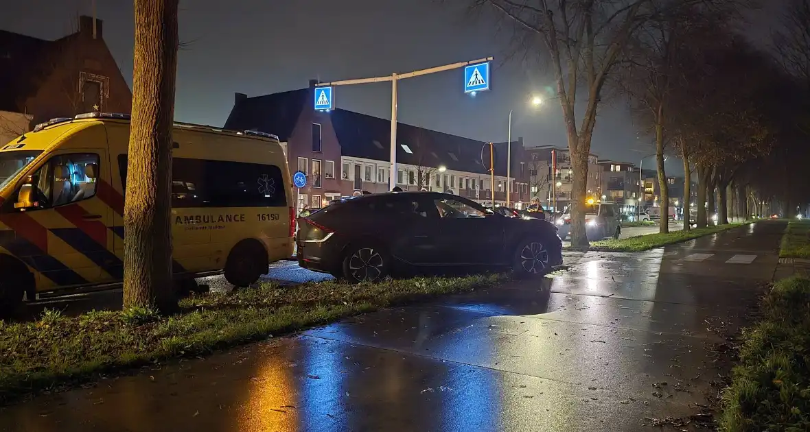 Kop-staart botsing bij zebrapad - Foto 10