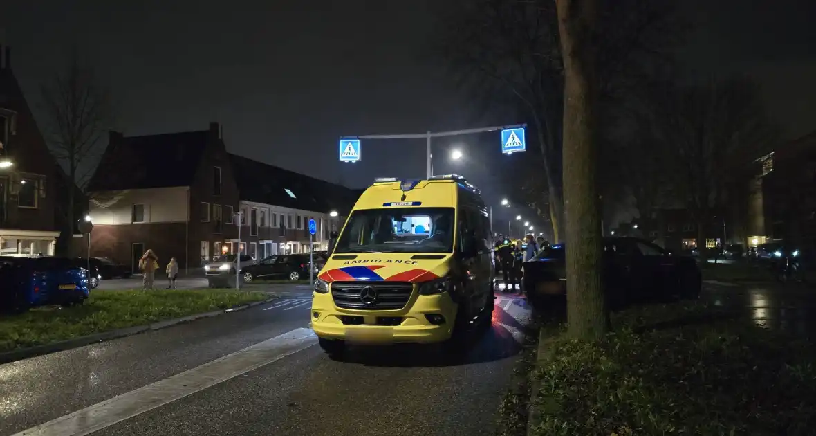 Kop-staart botsing bij zebrapad - Foto 11