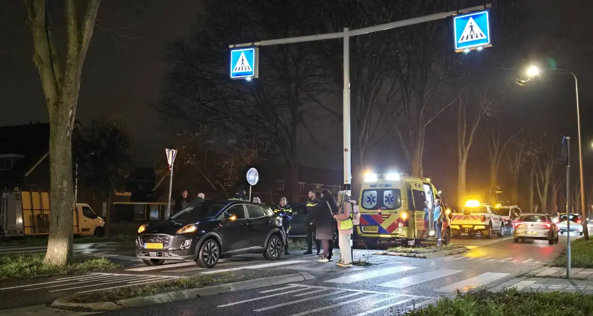 Kop-staart botsing bij zebrapad - Foto 15