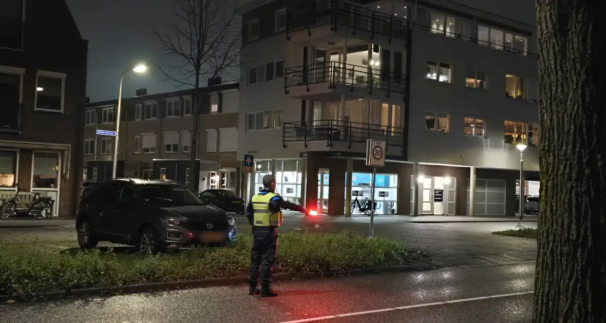 Kop-staart botsing bij zebrapad - Foto 16