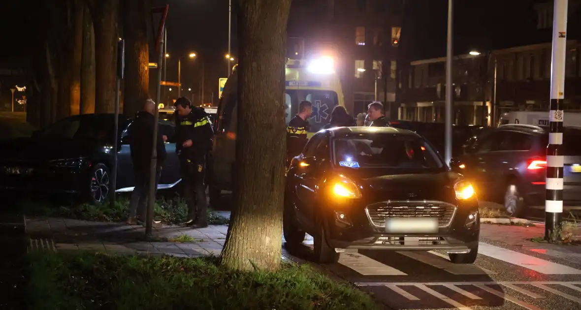 Kop-staart botsing bij zebrapad - Foto 7