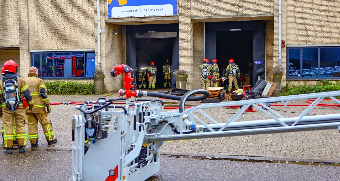 industriebrand onder controle in Badhoevedorp - Foto 6