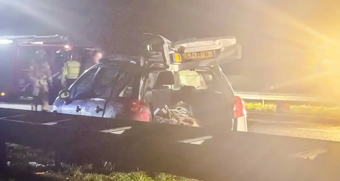 Verkeersongeval leidt tot volle inzet brandweer - Foto 2