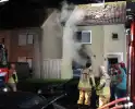 Explosie veroorzaakt woningbrand met gewonde