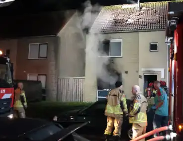 Explosie veroorzaakt woningbrand met gewonde
