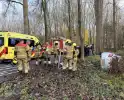 Auto belandt op kant na ongeval