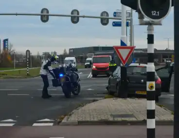 Ongeval tussen voertuigen leidt tot schade maar geen gewonden