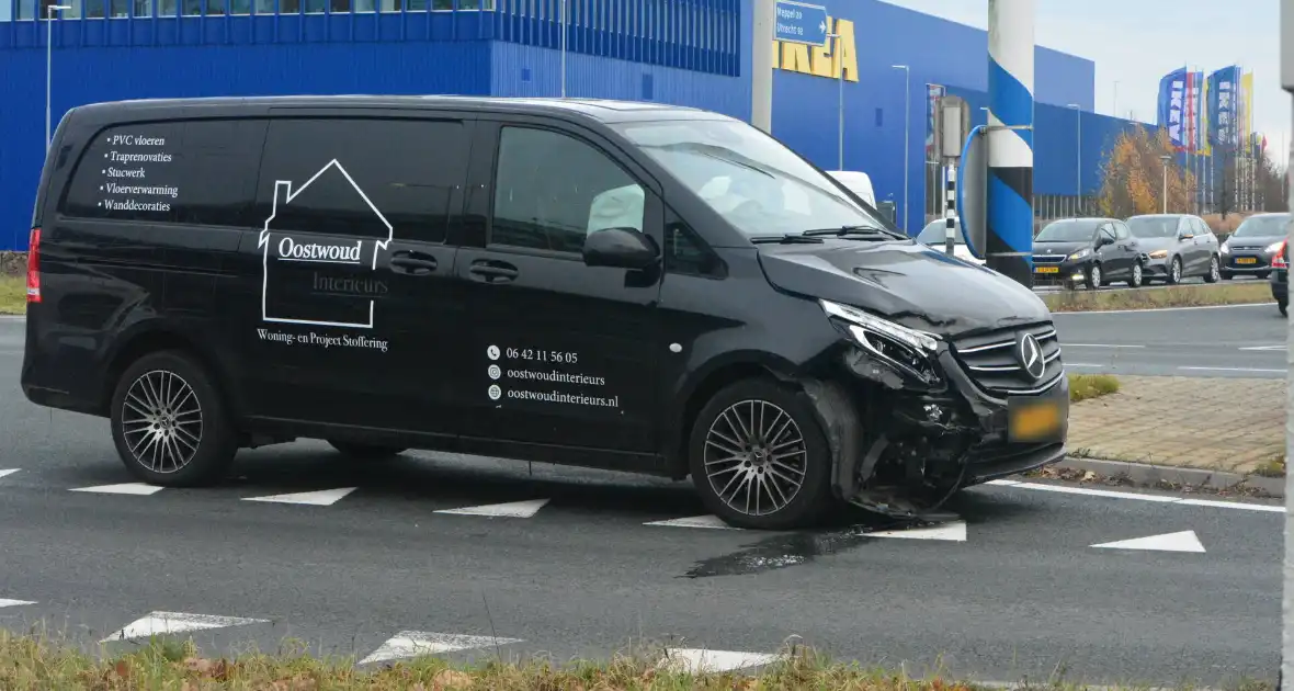 Ongeval tussen voertuigen leidt tot schade maar geen gewonden - Foto 2