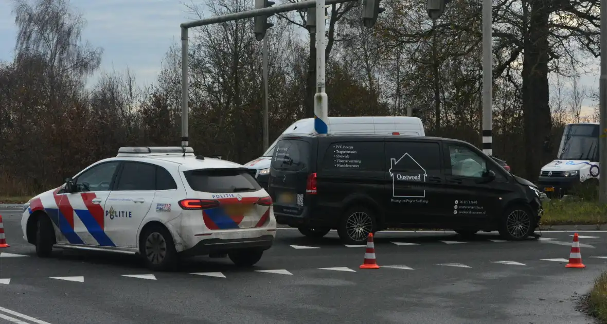 Ongeval tussen voertuigen leidt tot schade maar geen gewonden - Foto 5