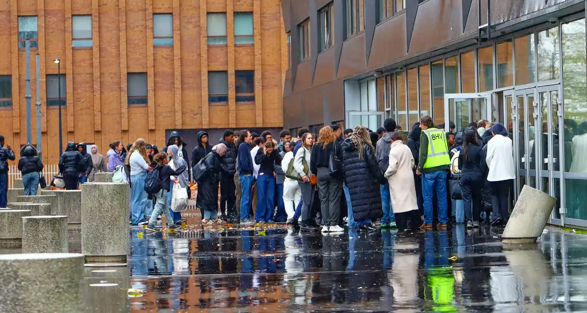 Brand in onderwijsinstelling leidt tot evacuatie - Foto 3