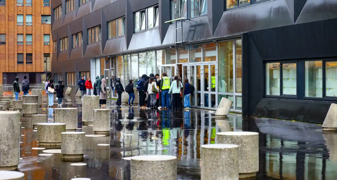 Brand in onderwijsinstelling leidt tot evacuatie - Foto 4