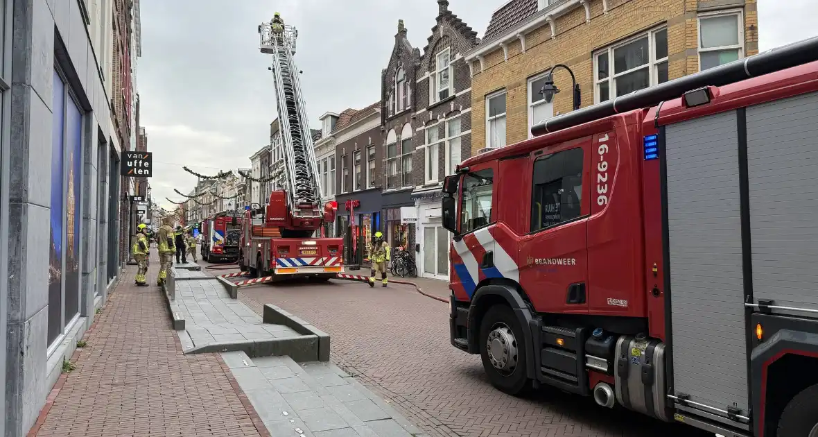 Brand op dak woning
