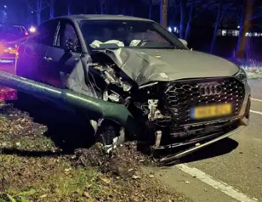 Inhaalactie eindigt in botsing met boom