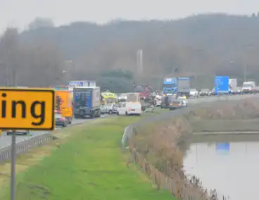 Ernstig verkeersongeval met meerdere voertuigen