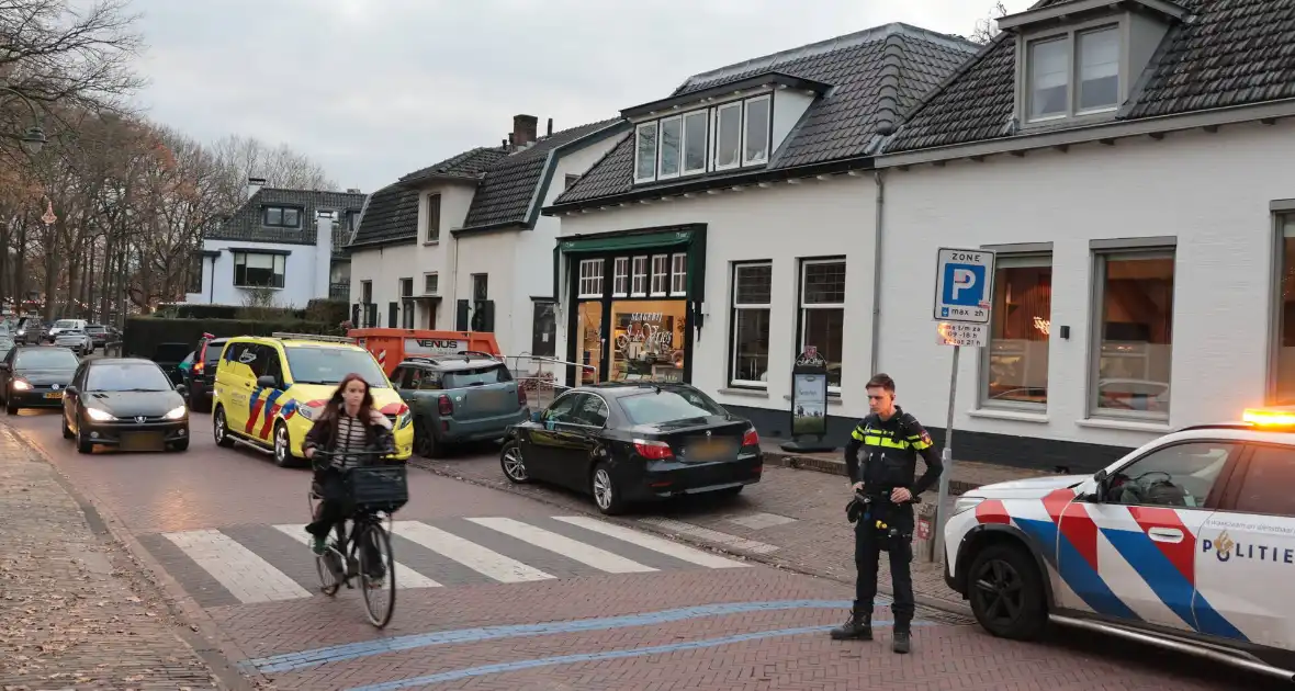Aanrijding tussen auto en kind zorgt voor verkeersopstopping - Foto 7